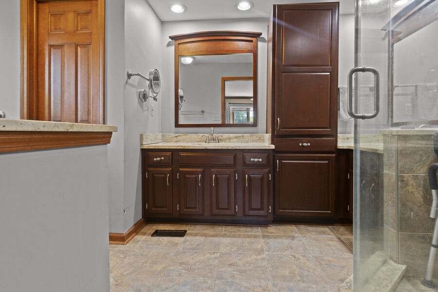 Double vanity bath