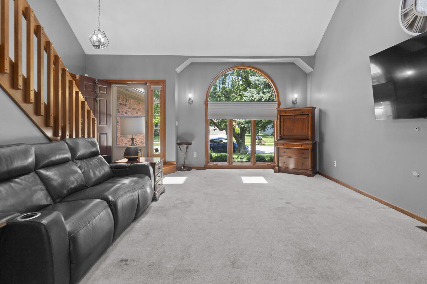 Great room with cathedral ceilings