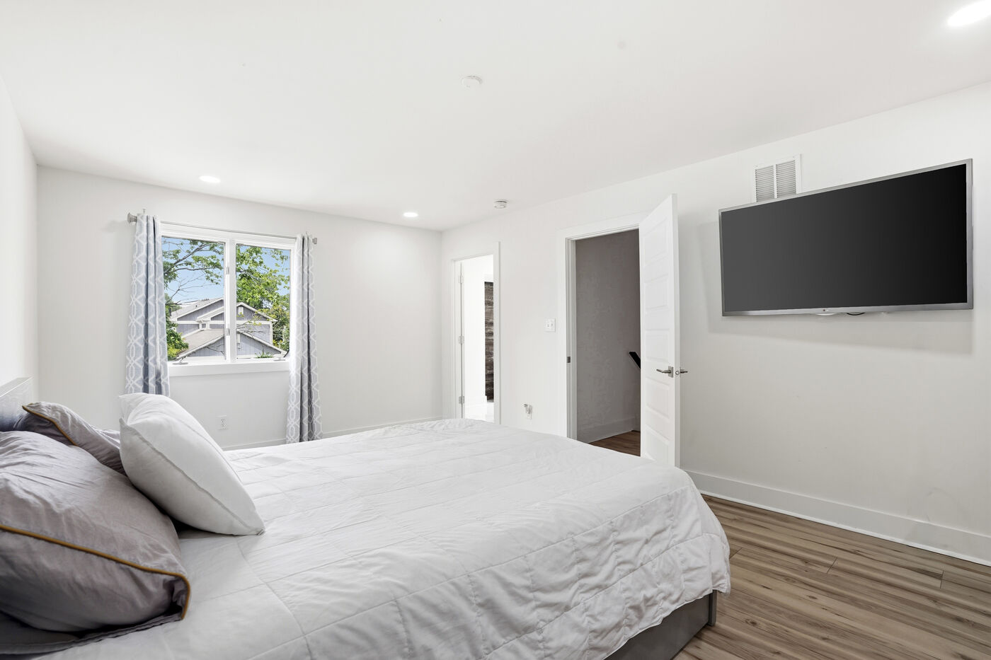 Primary suite