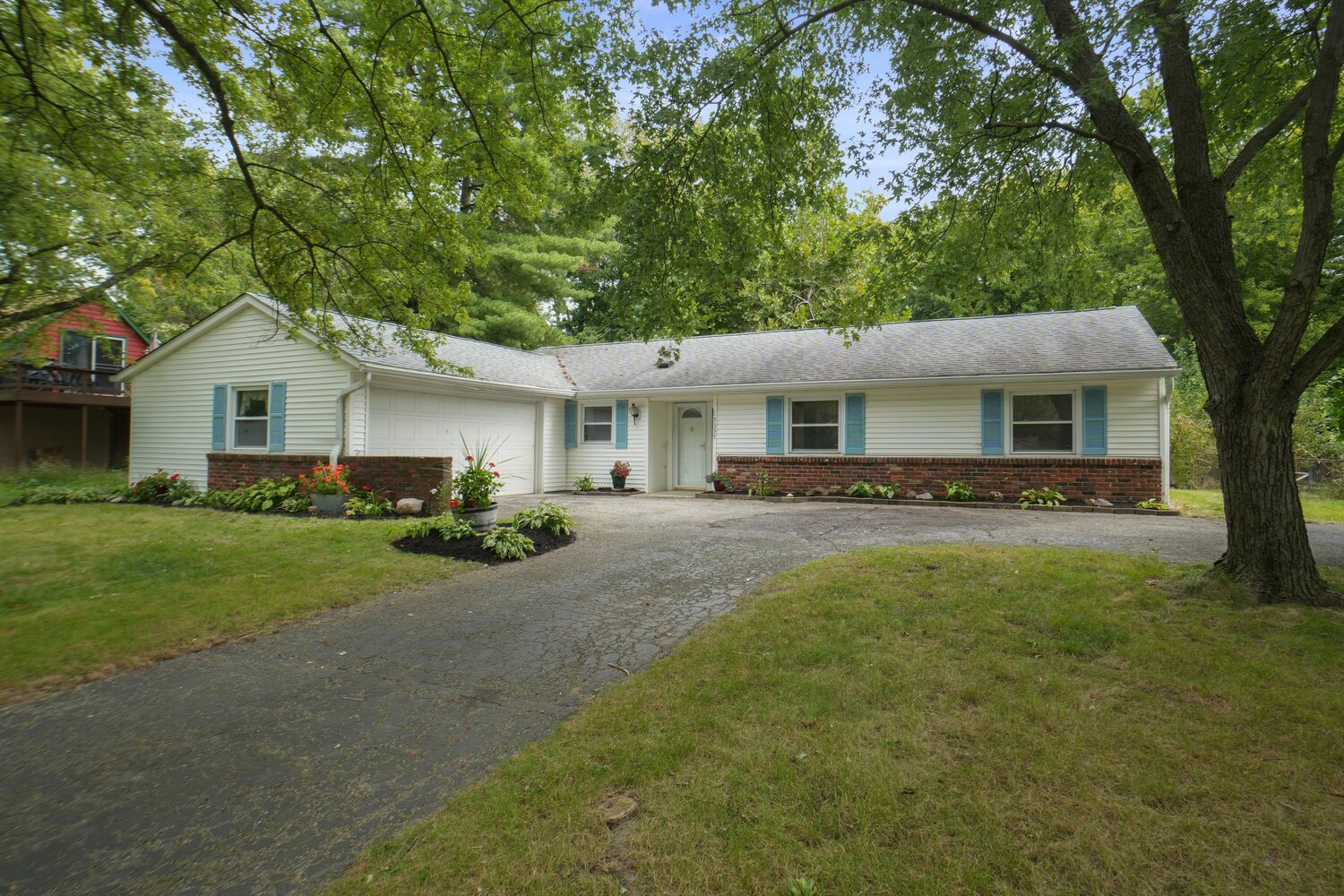 Front elevation and driveway